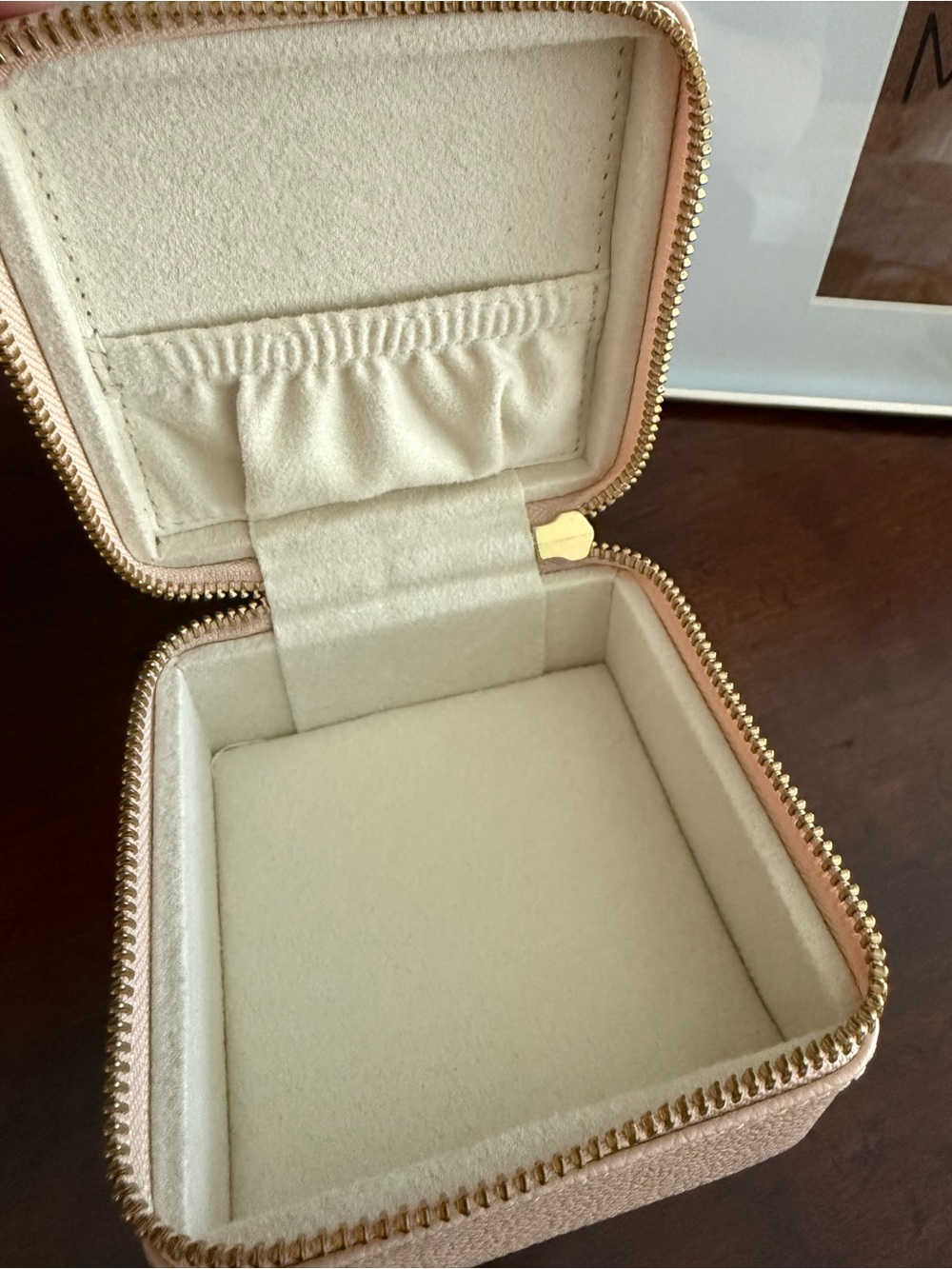 Pottery Barn Pebbled Cream Jewelry Travel Case with Gold Zipper - Picture 3 of 3